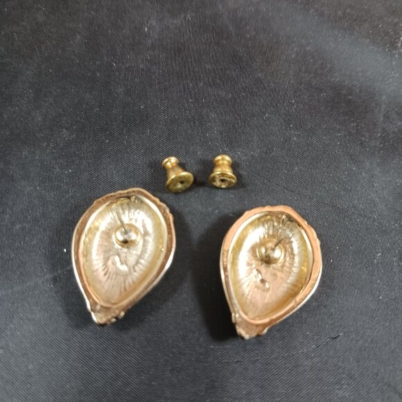 Vintage 80's Gold Tone Cream Enamel Women's Piercing Earrings - Picture 8 of 9